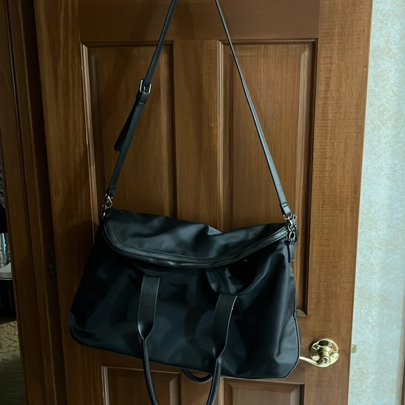 Fabletics The Grip Tote Duffel Gym/Travel Bag, Black, 20.5” x 11.5” x 6.5” - Picture 5 of 15